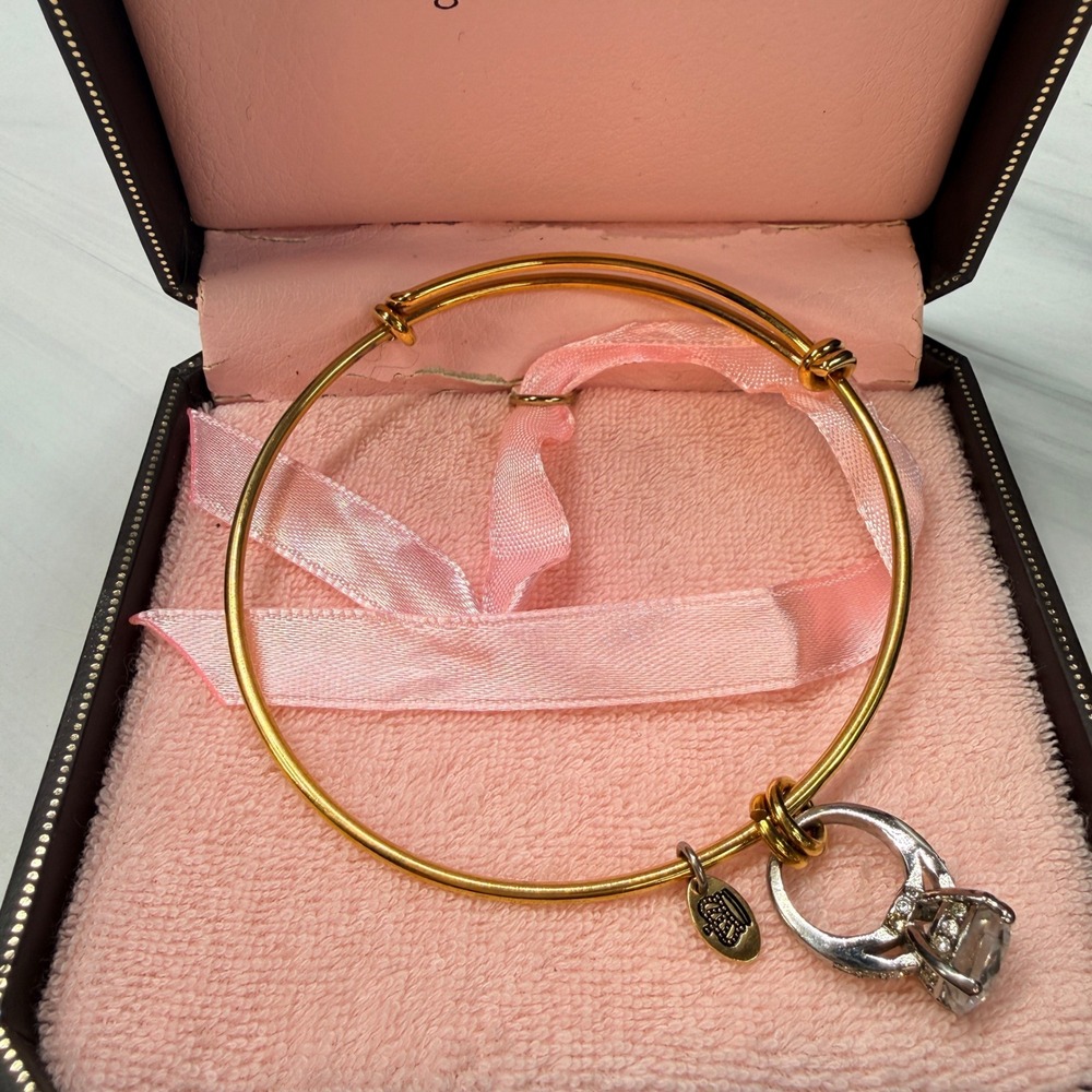 Juicy Couture Eng Ring Wish Bangle Gold Tone Crystal Charm Bracelet YJRU2423